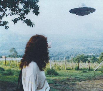 UFO
                        over Amatlan, Morelos, Mexico